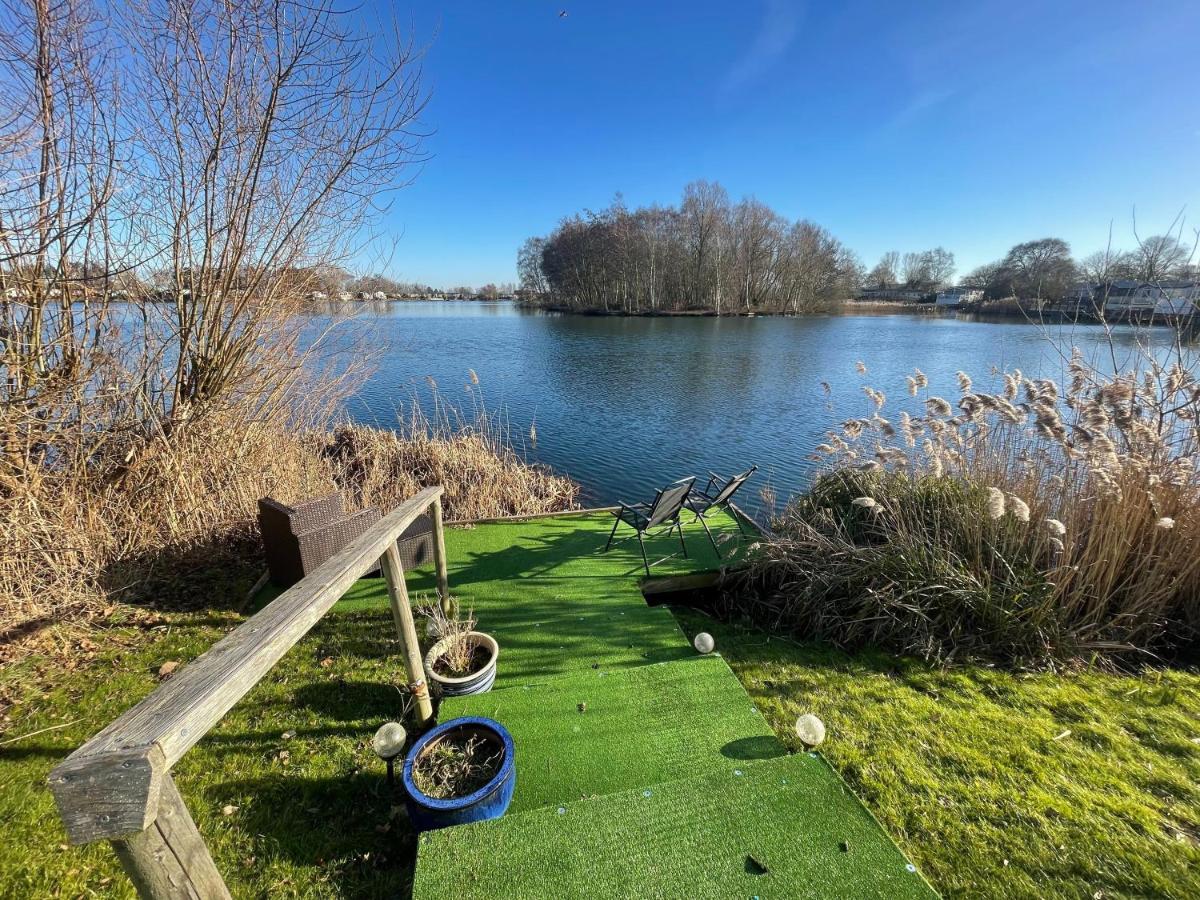 Lakeside Retreat 2 With Hot Tub, Private Fishing Peg Situated At Tattershall Lakes Country Park Exterior photo